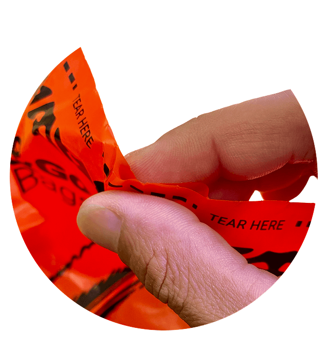 Fingers easily separating a green Stop & Go poop bag from the roll to show how easily it opens
